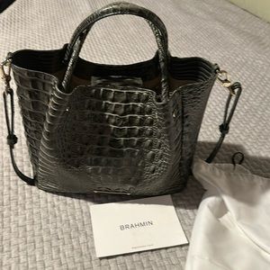 Brahmin satchel, like new, green color